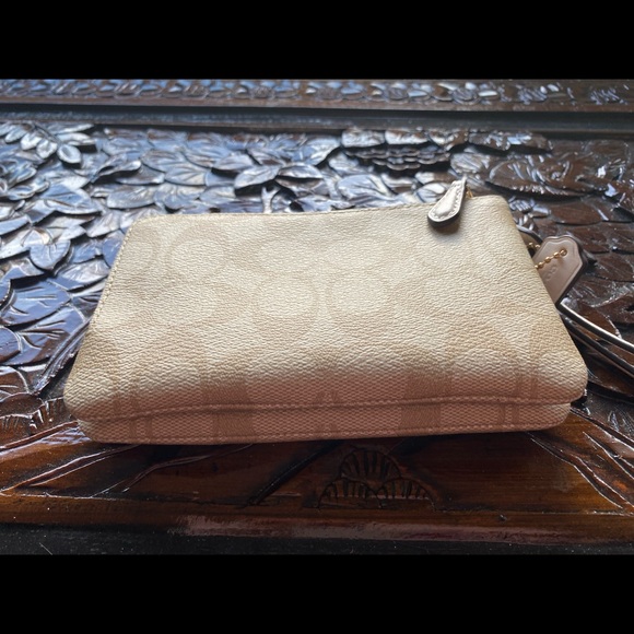 Coach signature double corner zip clutch wristlet BNWT - Picture 6 of 9